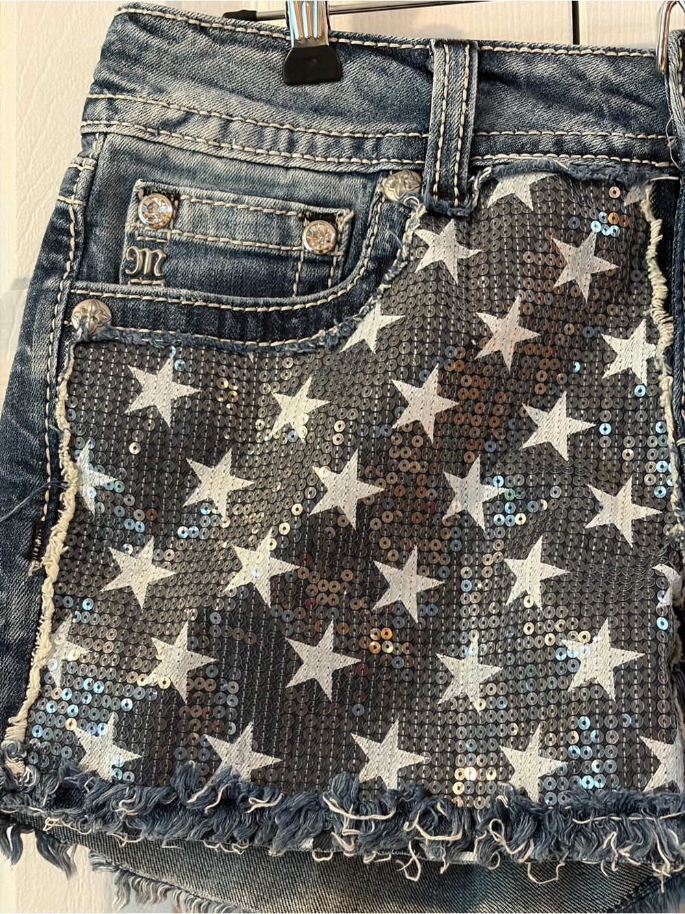 Miss Me Patriotic Sequined Flag Front Denim Frayed Shorts Size 30 JP6178H2 - Picture 3 of 13